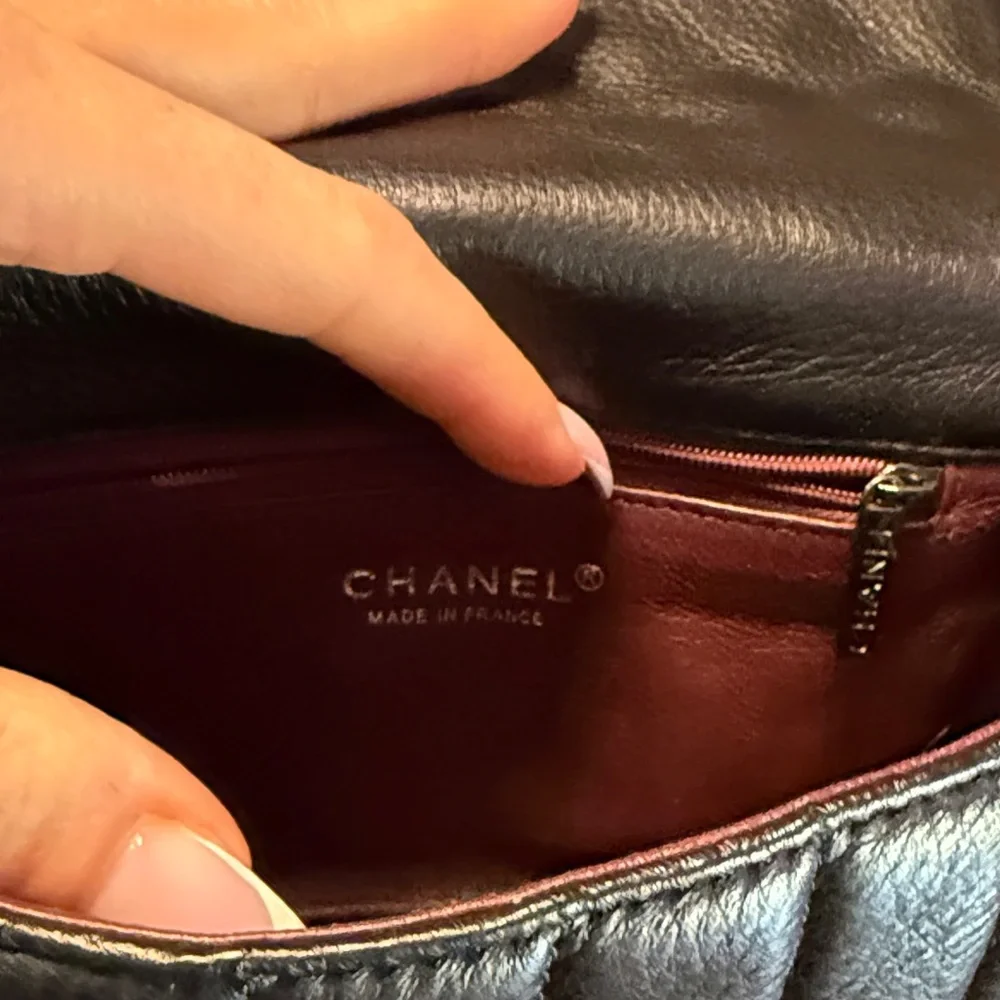 Designer-inspired Black Quilted Leather Chain Bag - Picture 3 of 7